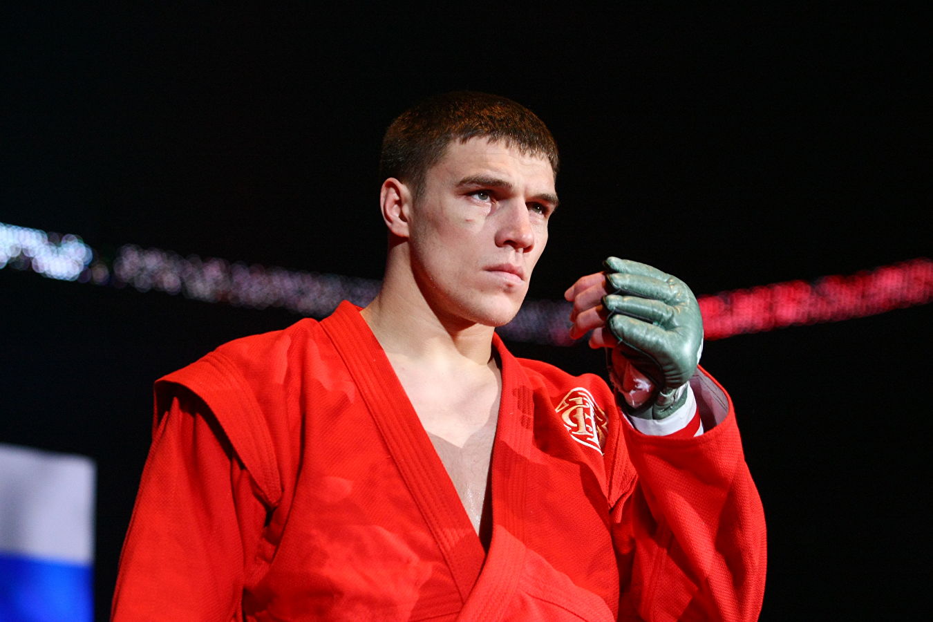 29 апреля в Москве, чемпион Bellator проведет выставочный поединок с боксером