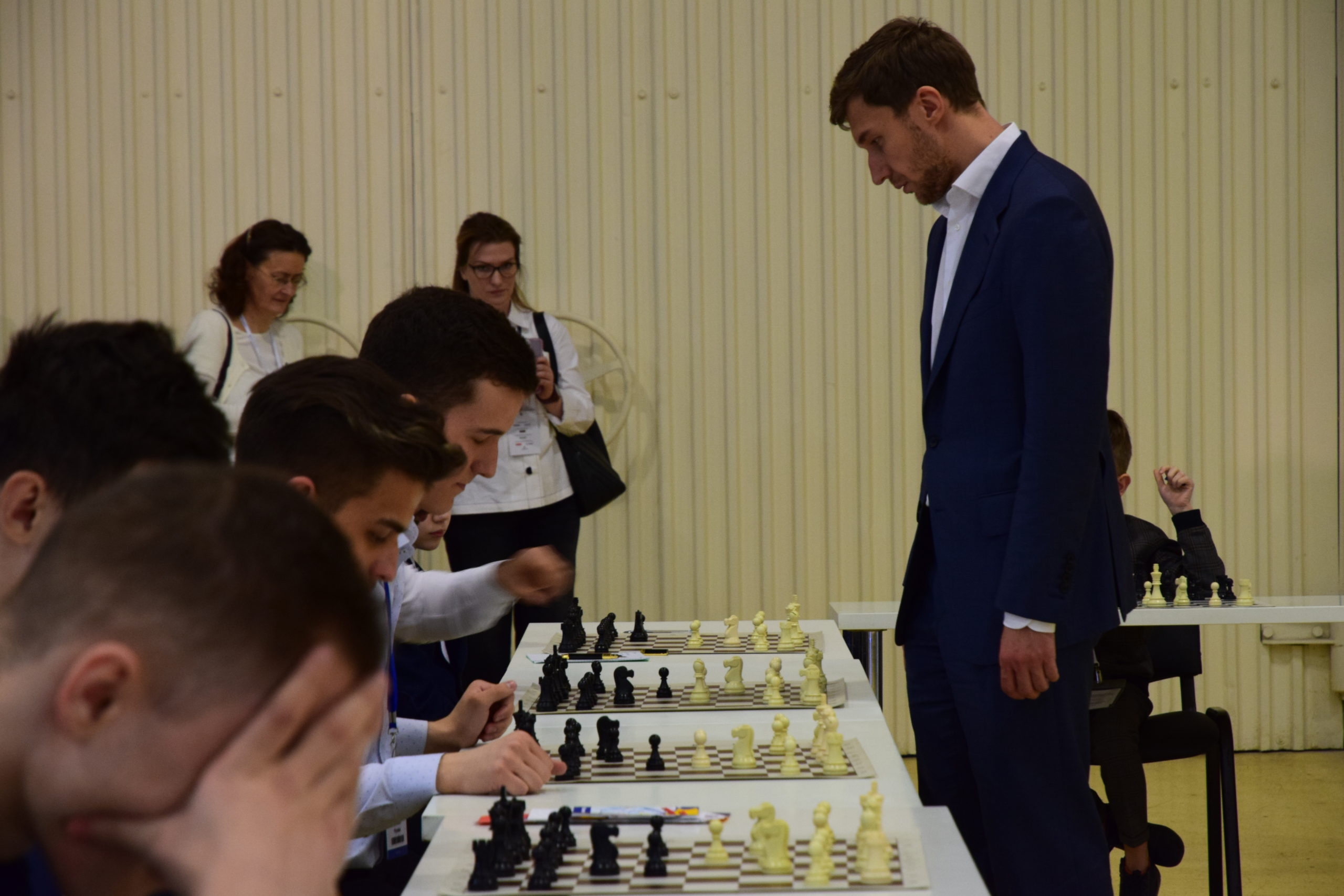 Сергей Карякин провел сеанс одновременной игры в шахматы на SportForumLive