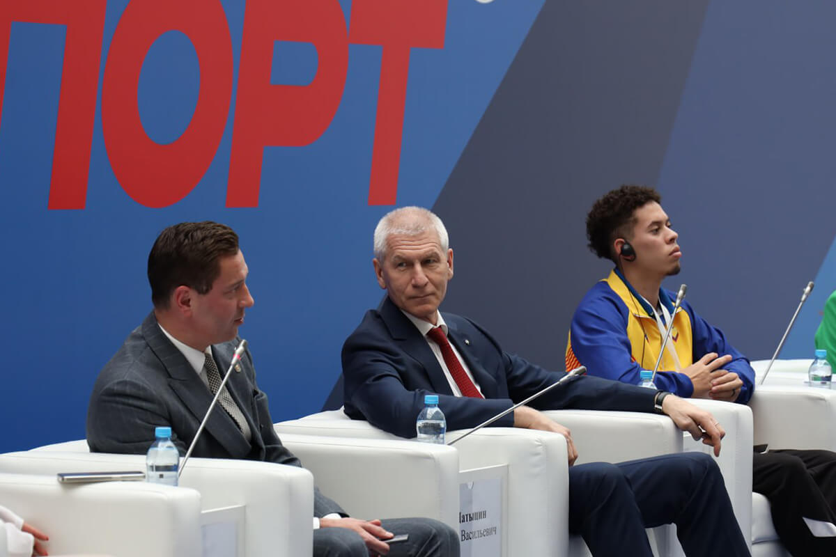Олег Матыцин провел круглый стол, посвященный Спортивным играм стран БРИКС, на форуме «Мы вместе. Спорт»